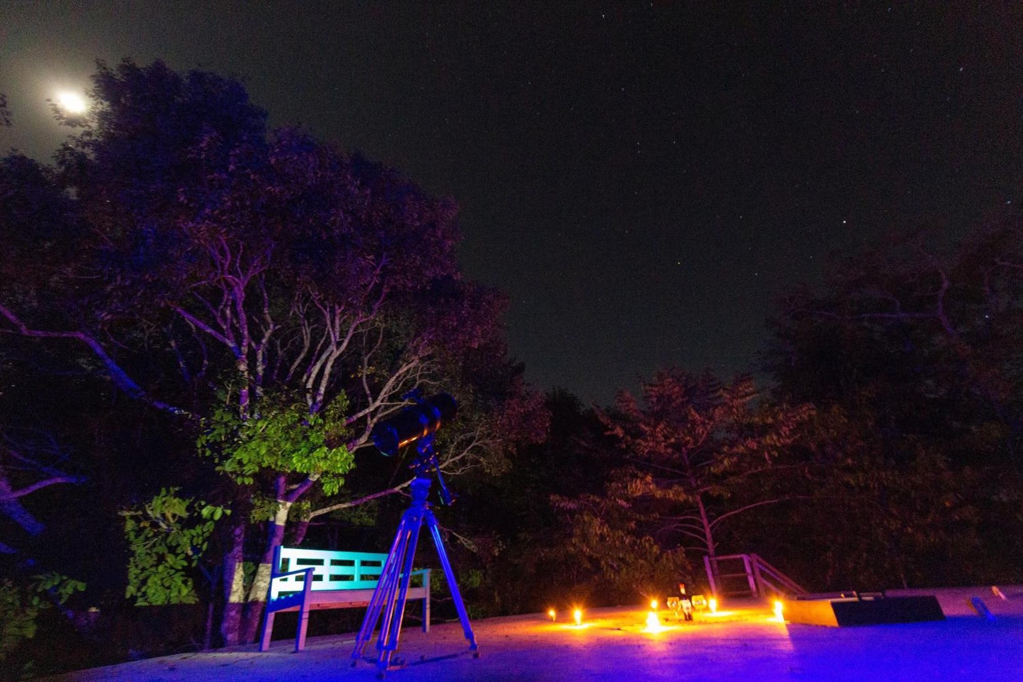 Floresta Encantada Telescopio,Fogueira, Riacho Chapada dos Guimarães Exterior photo