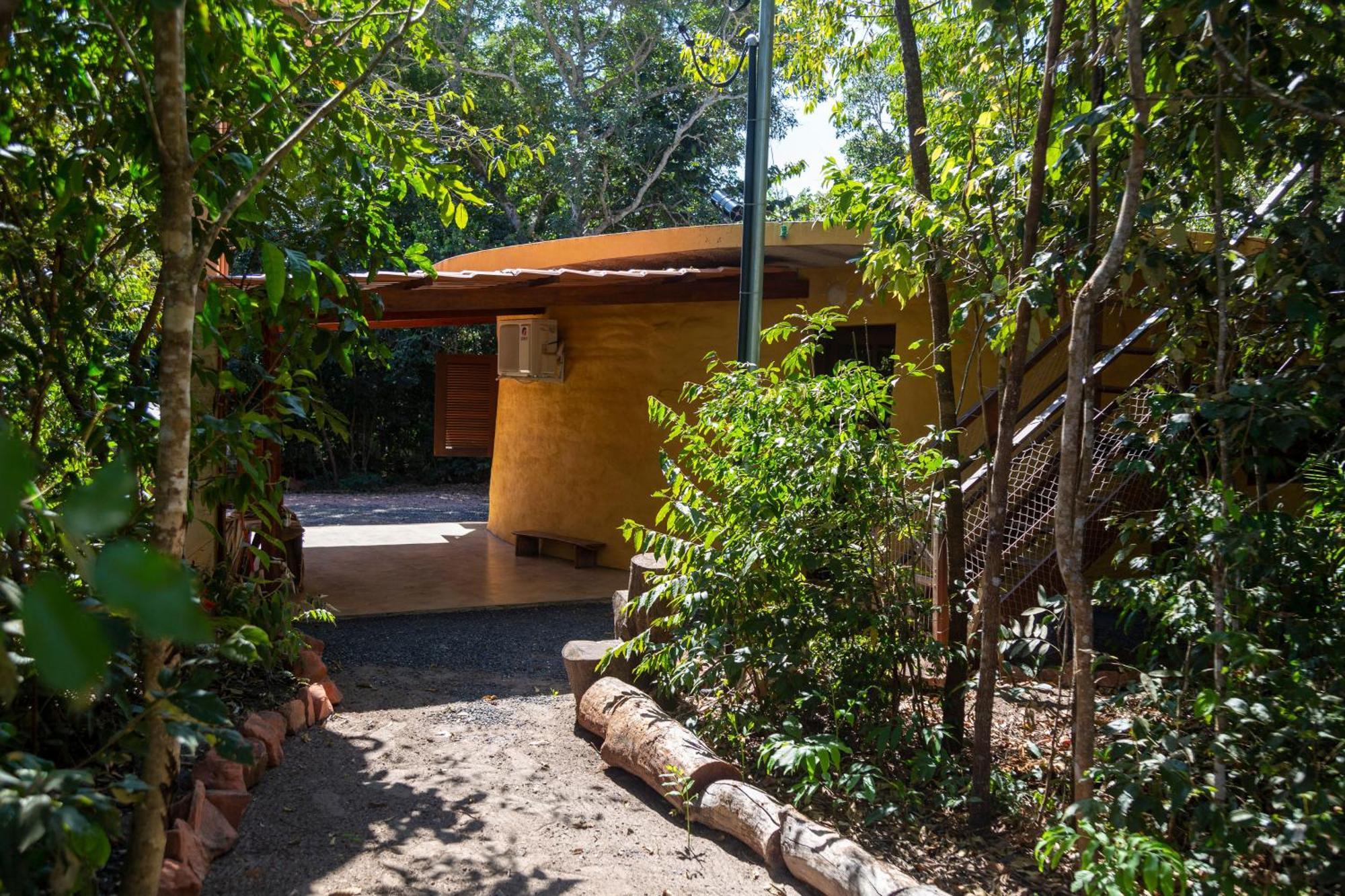 Floresta Encantada Telescopio,Fogueira, Riacho Chapada dos Guimarães Exterior photo